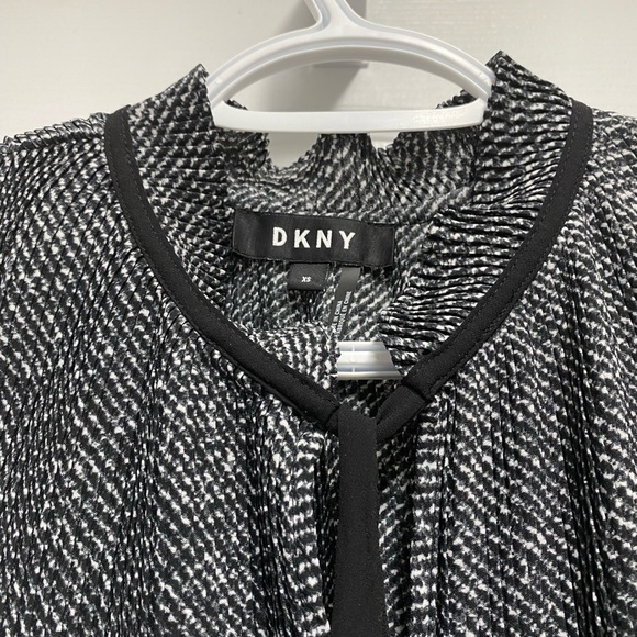 DKNY XS White and Black Checkered Top - Picture 3 of 4